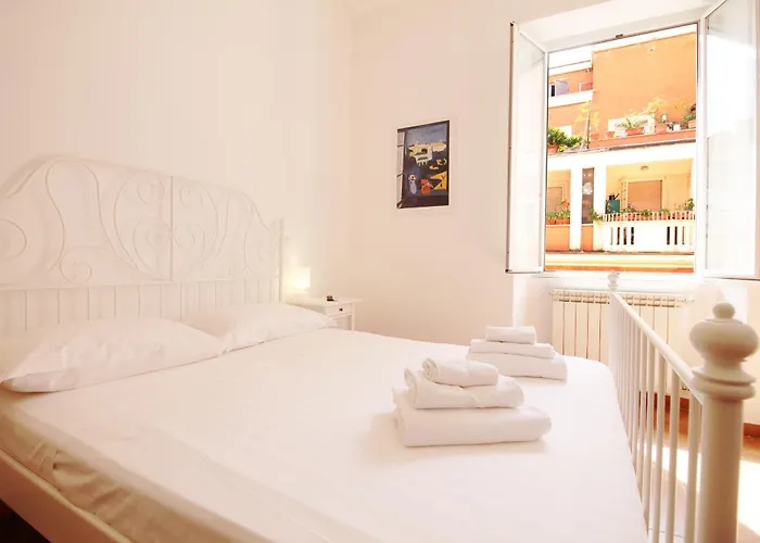 Walk To The Colosseum From Your Family Apartament