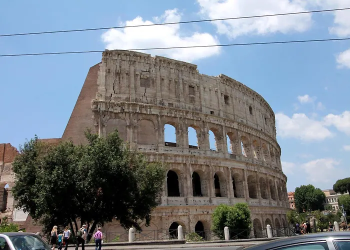 Walk To The Colosseum From Your Family Apartament Rzym